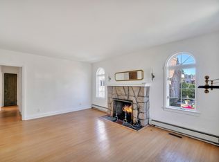 431 Van Renssalaer Ct, Ridgefield, NJ 07657