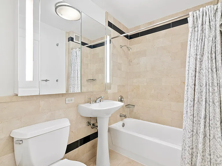20 West St #14H — Photo 7