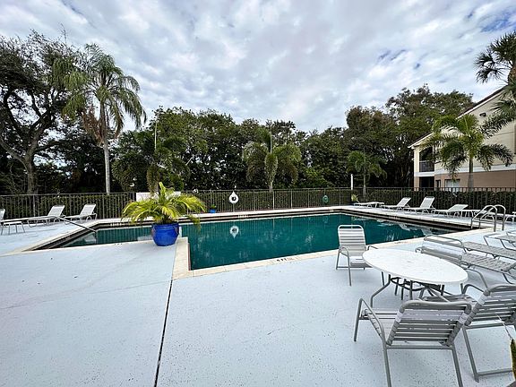 3rd image of 815 W Boynton Beach Boulevard #6-102