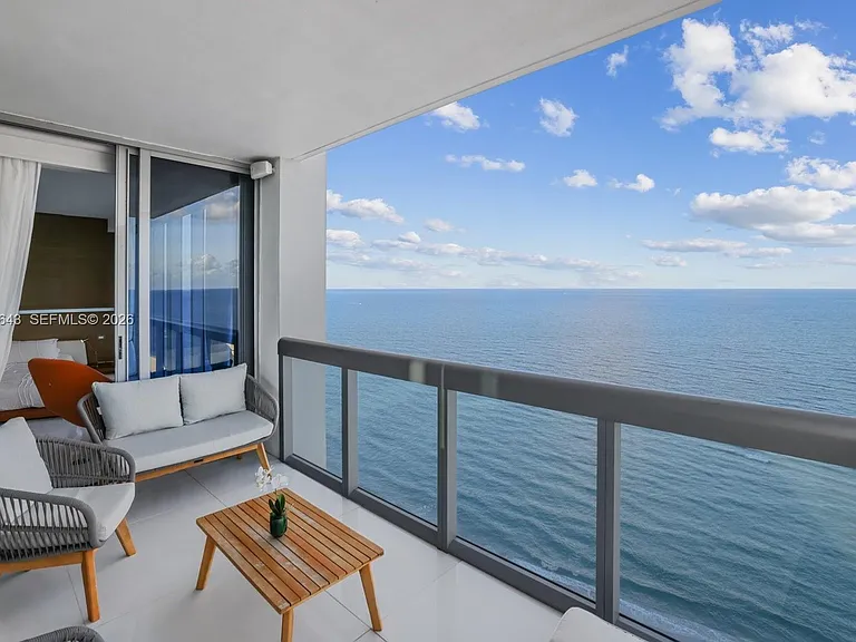 6899 Collins Ave #2208 — Photo 2