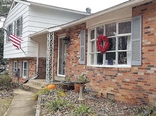 6711 Holford Ln, Springfield, VA 22152