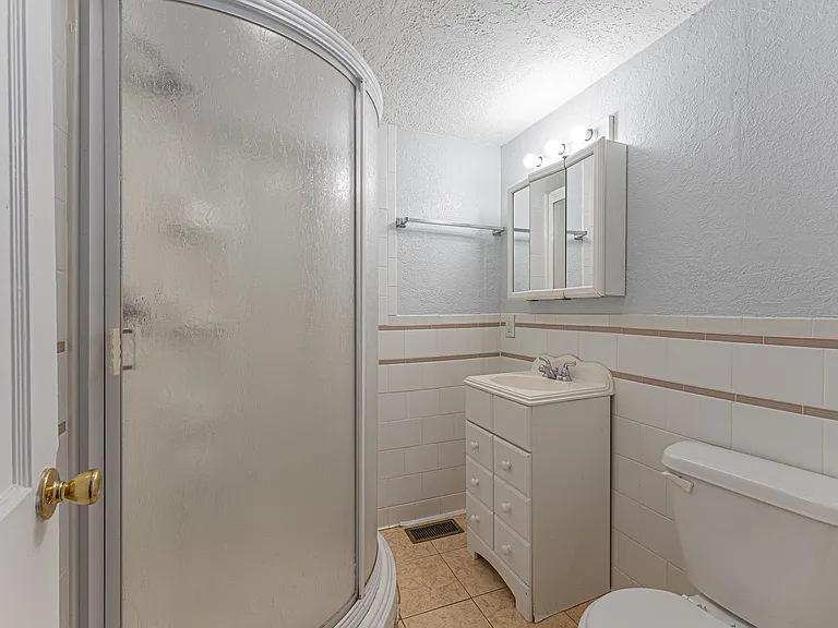 458 College Ave — Photo 17