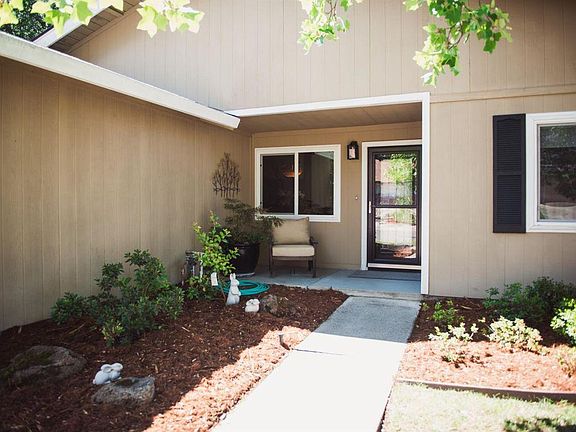 2nd image of 6082 Garden Towne Way