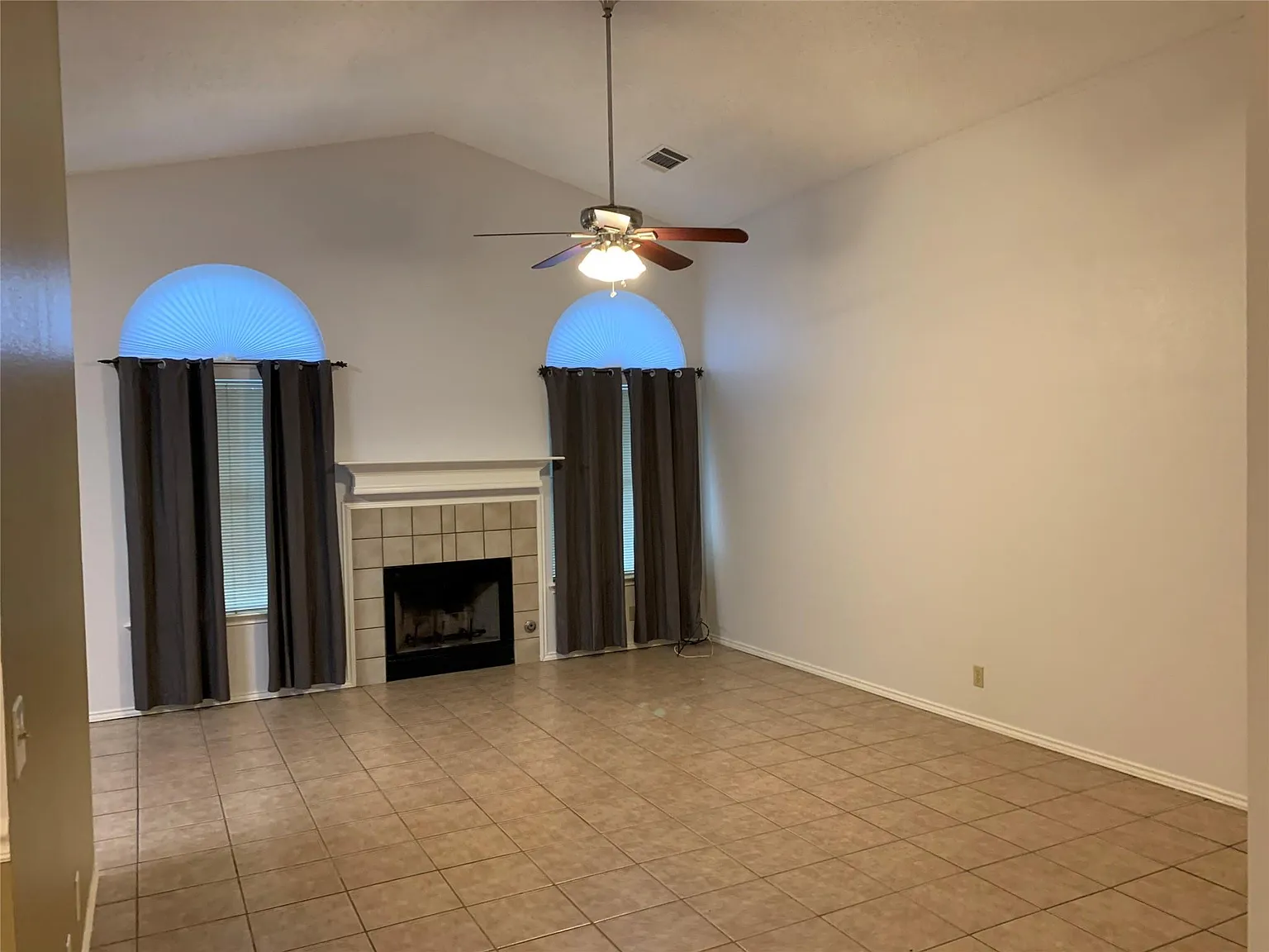3 bed, 2.0 bath, 1519 sqft, $2,000 — Photo 3