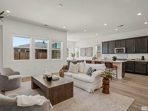 7337 Oakmont Ln, Sparks, NV 89436