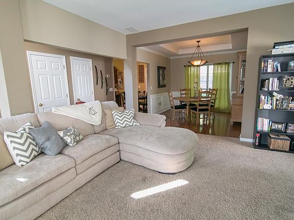5th image of 465 Crafton Ct