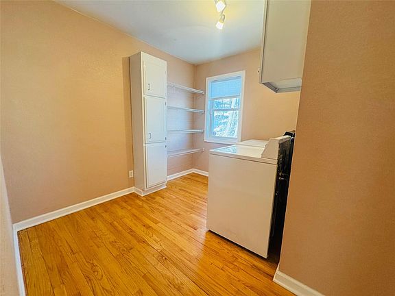 4th image of 2405-2405 Jenkins St