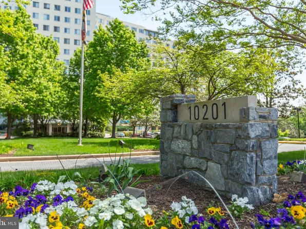 10201 Grosvenor Pl APT 421, Rockville, MD 20852