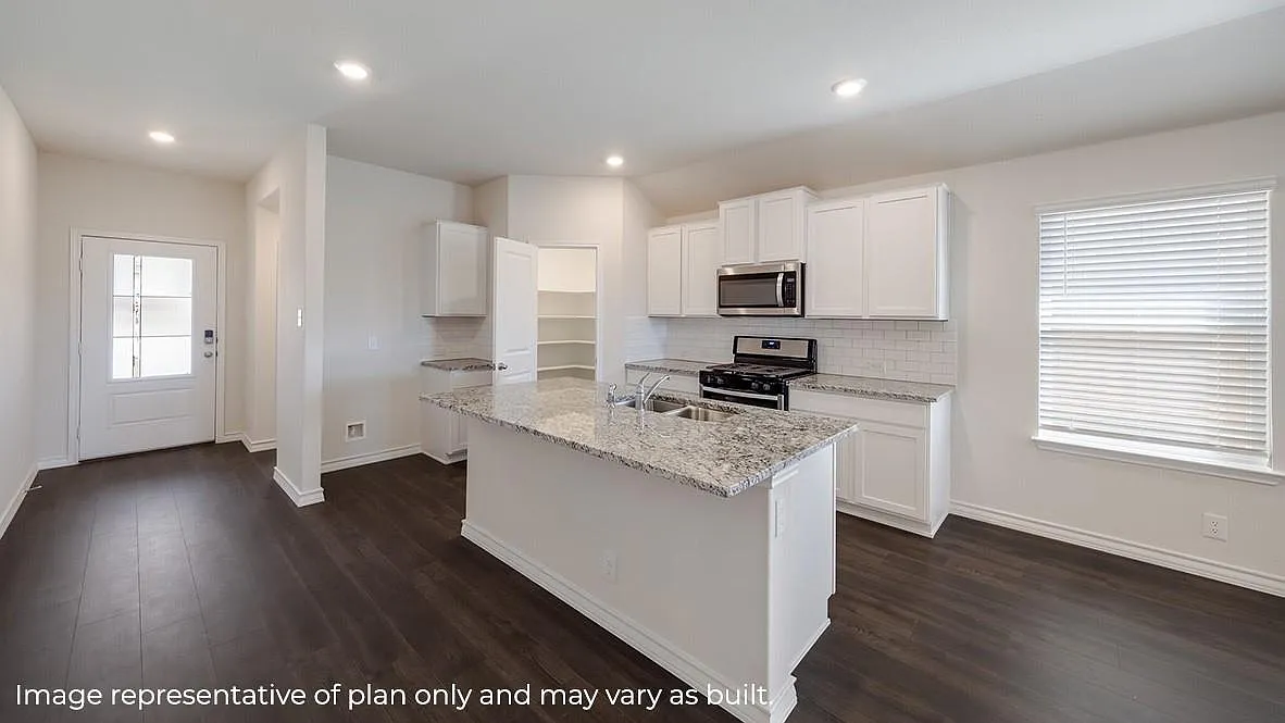 4 bed, 2.0 bath, 1717 sqft, $2,350 — Photo 4