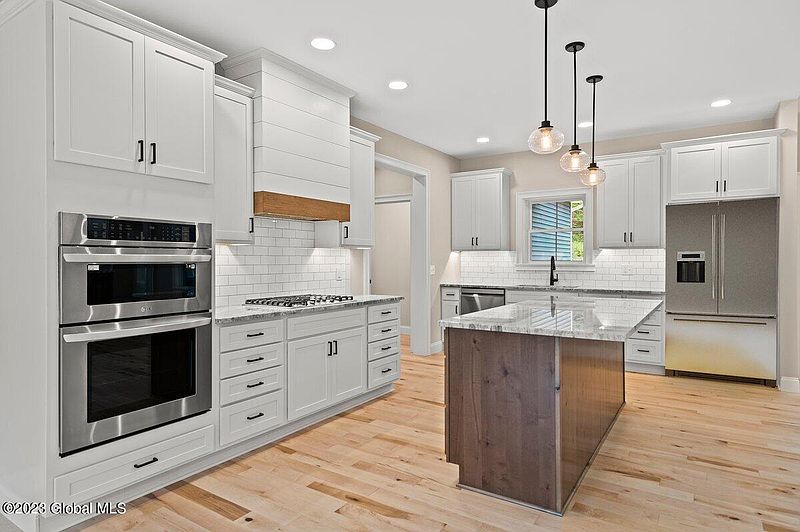 3rd image of 450 Selfridge Road