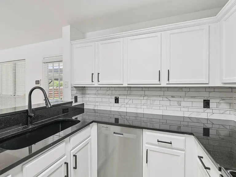 5609 Giddyup Ln — Photo 9
