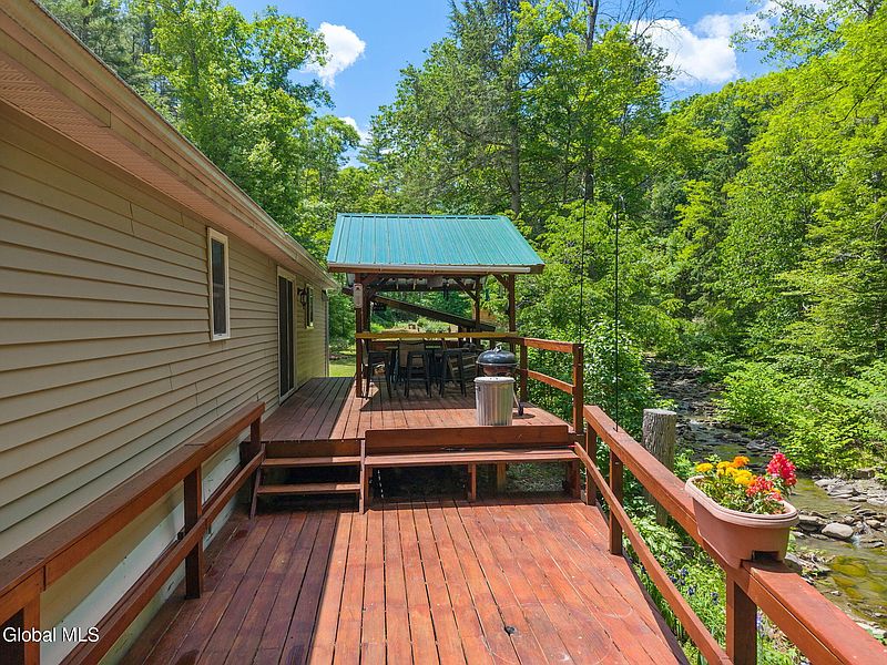 4th image of 230 Pleasant Valley Road