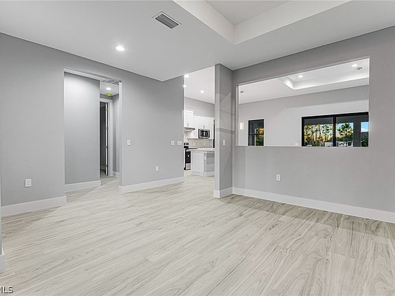 4th image of 1014 Magnolia Ave