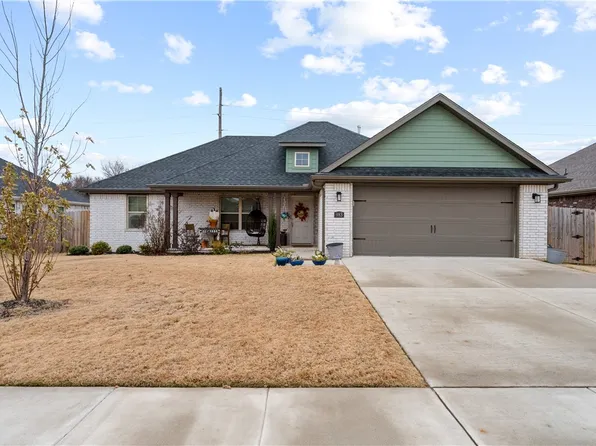 983 Hampton St, Springdale, AR 72762