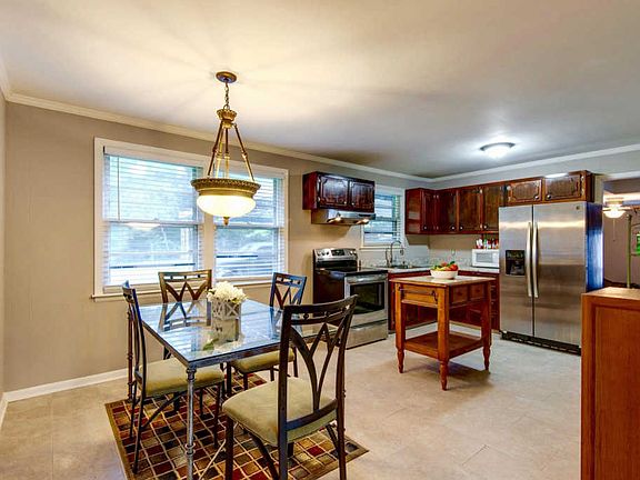 5th image of 310 Ladybird Dr
