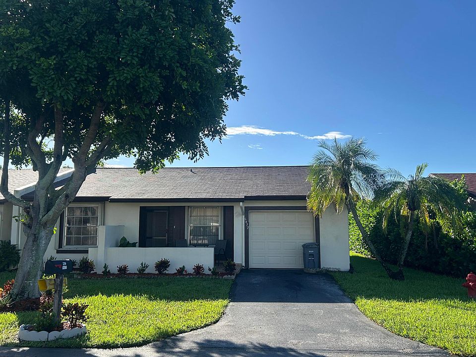1st image of 5427 LAUREL OAK Street