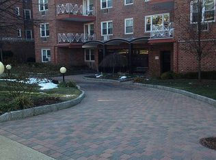 20 Chapel Pl APT 1U, Great Neck, NY 11021
