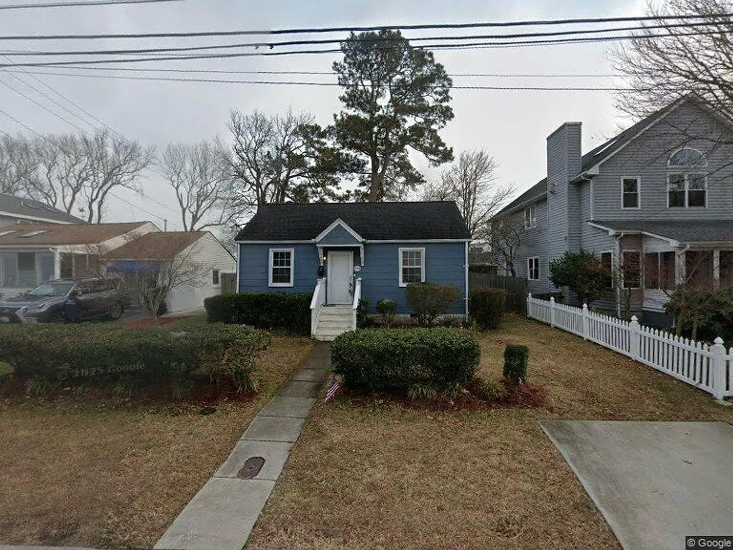 Shadowlawn Beach Cottage in Great Location! — Photo 1