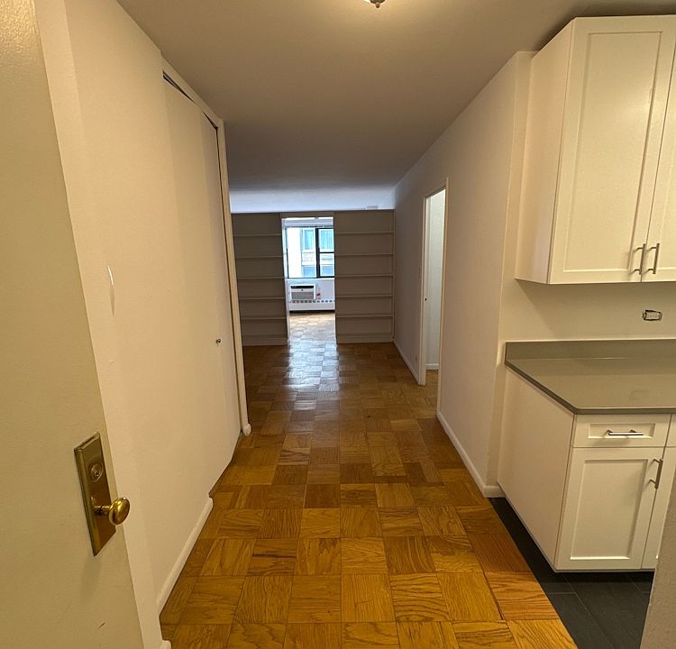 1st image of 330 E 46th St APT 10B