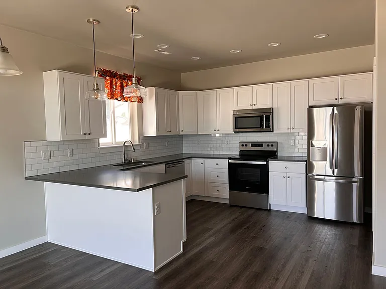 1401 W Bonneville St — Photo 3