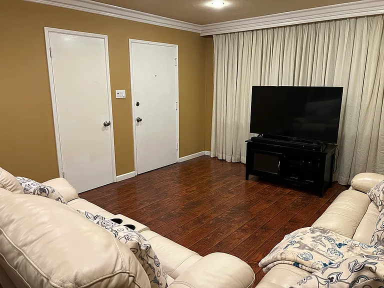 13830 Burbank Blvd #A — Photo 22