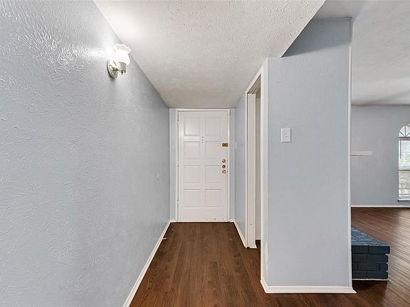 2nd image of 1424 Harvest Glen Dr