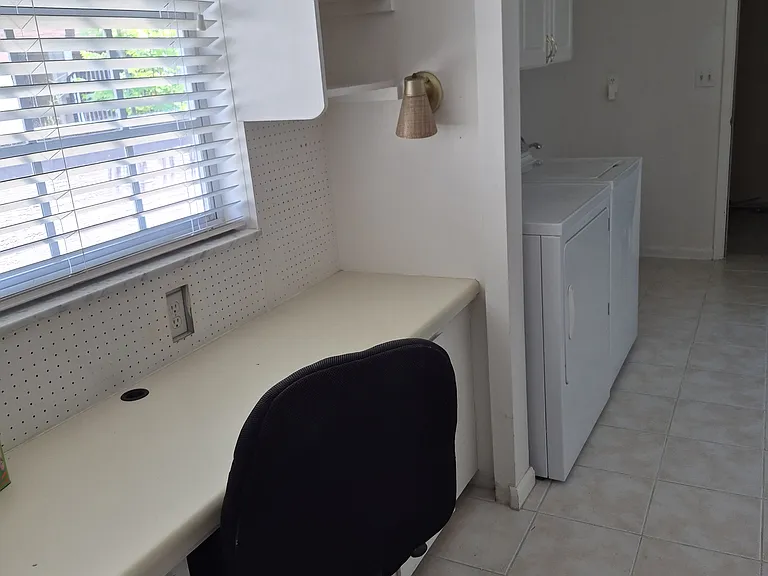 172 Riverside Dr — Photo 12
