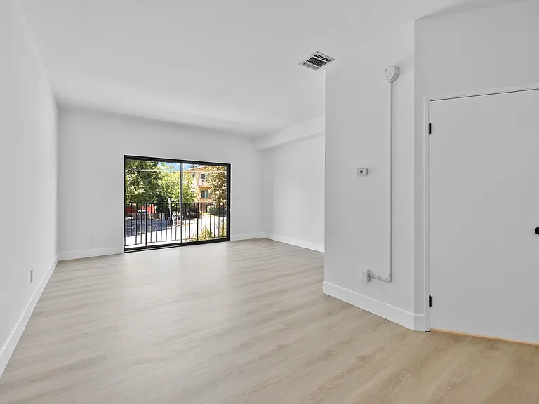 6606 Hazeltine Ave #108A — Photo 13