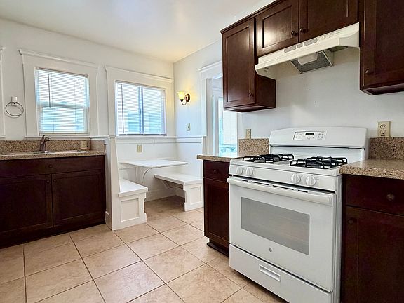 5th image of 1167 E 1st St