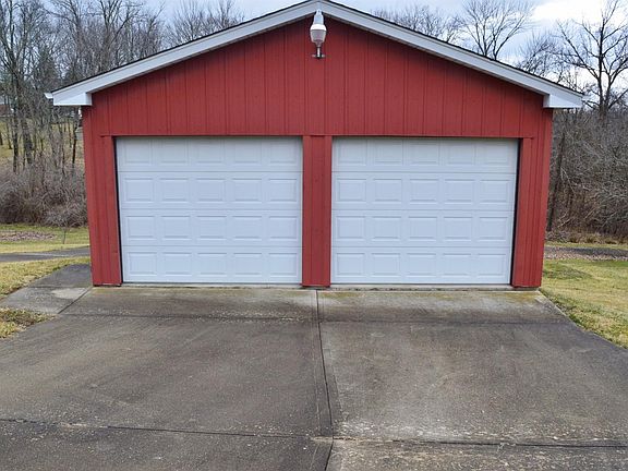 3rd image of 688 Sycamore Dr