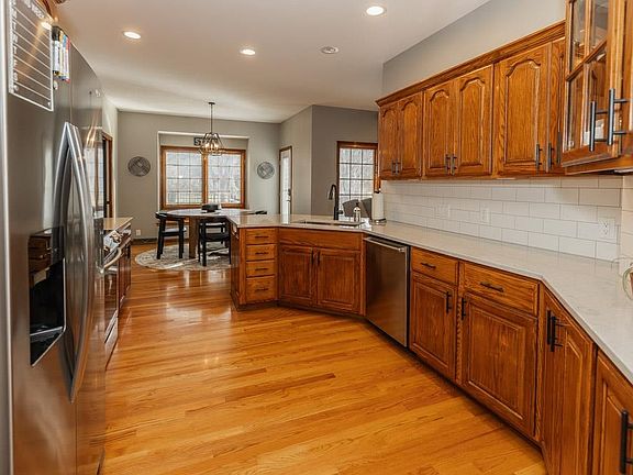 3rd image of 2539 Aberdeen Ln