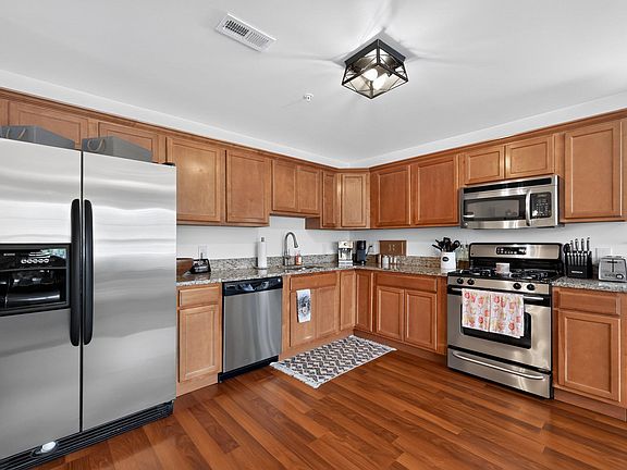 4th image of 111 Redbud Ln