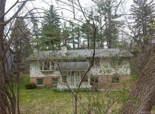 901 Blue Heron Dr, Highland, MI 48357