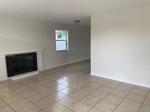 4th image of 2336 West Dr