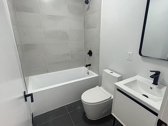 3rd image of 2639 Davidson Ave #2