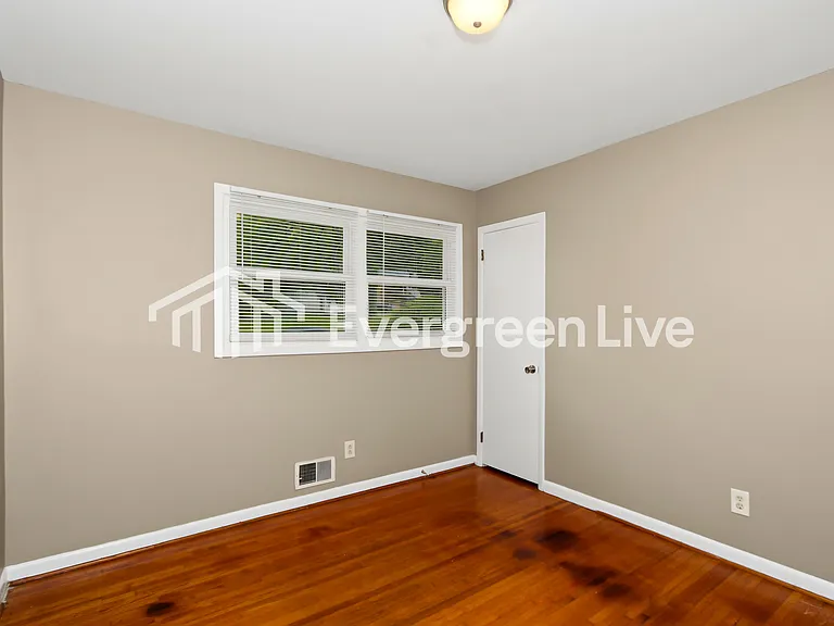 421 Westwood Ave — Photo 13
