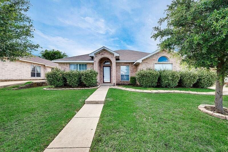 1st image of 1209 Old Oak Dr