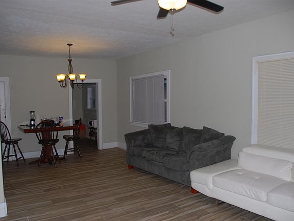 3rd image of 516 N Olive St