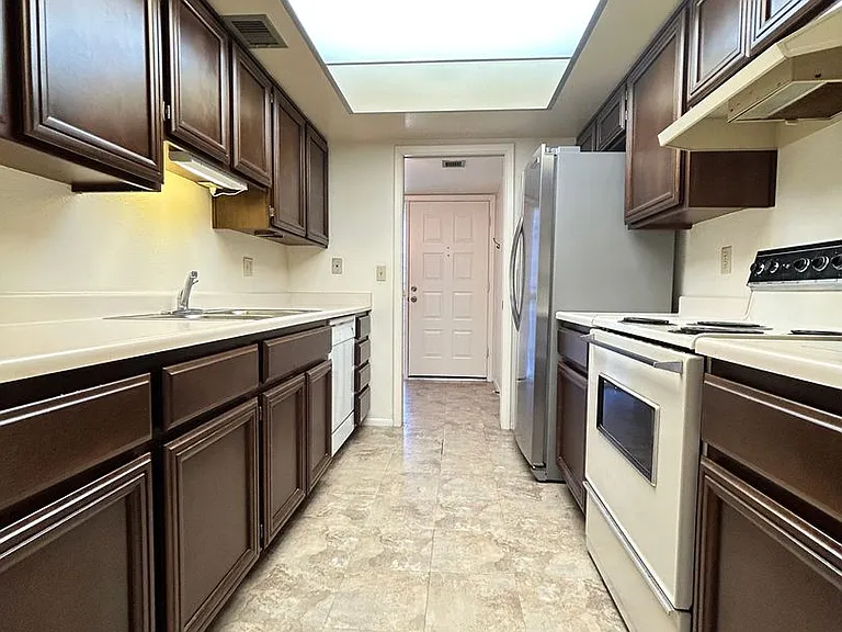 1032 E Villa Maria Dr — Photo 5
