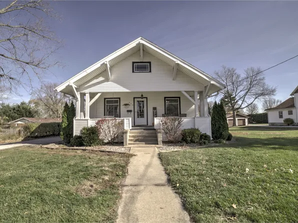 432 S 6th St, Watseka, IL 60970