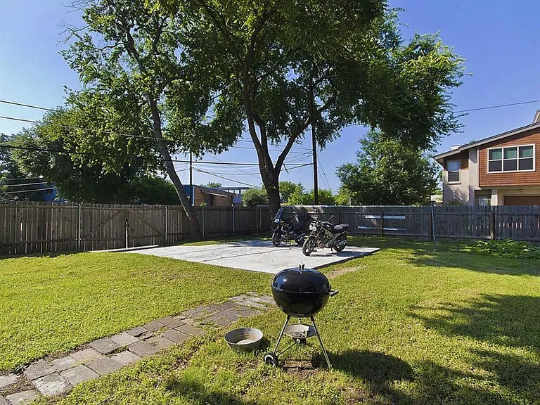 2611 Hidalgo St — Photo 19