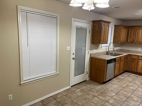 2nd image of 215 E 16th St APT 3