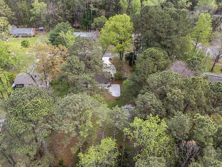 8907 Rollingwood Rd — Photo 20