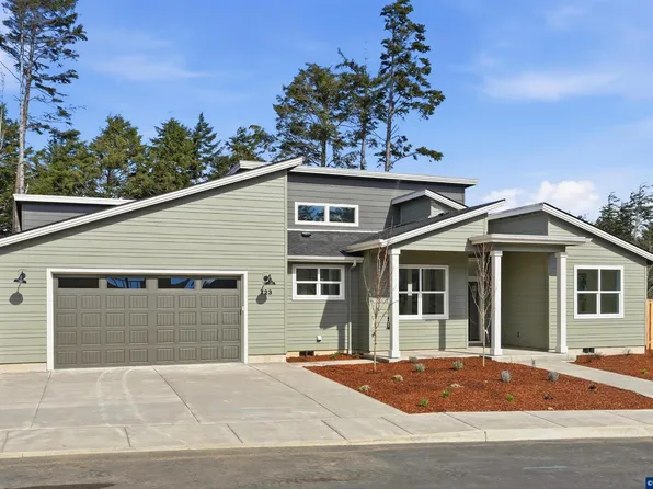 723 SE 42nd Pl, Newport, OR 97366