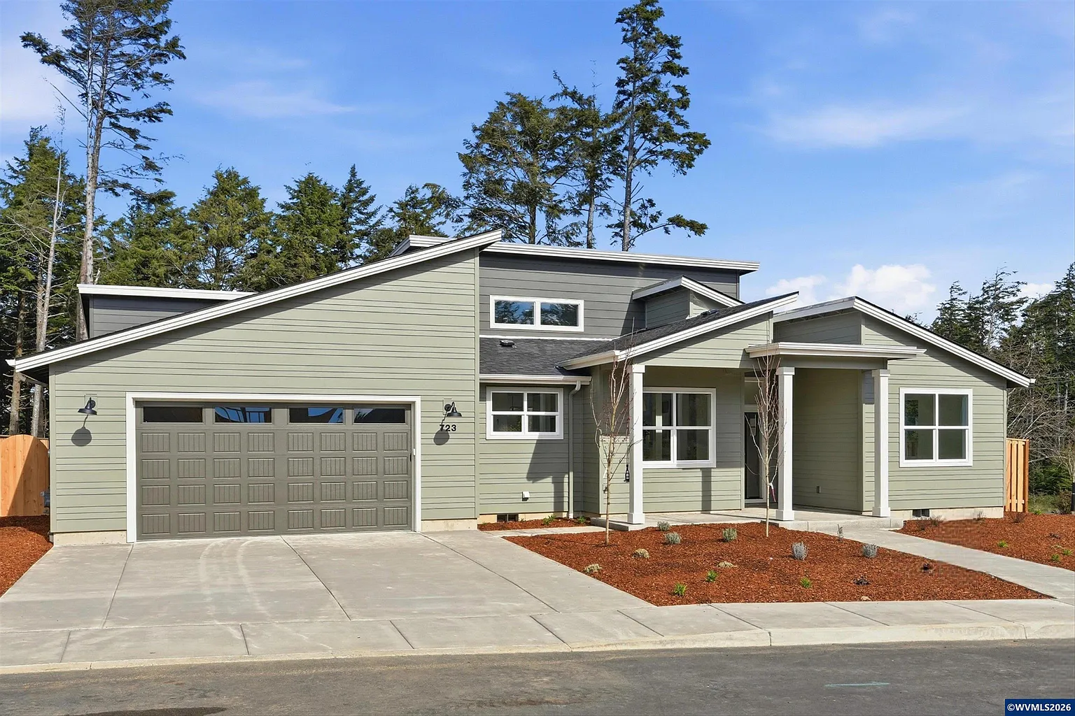 723 SE 42nd Pl photo 1