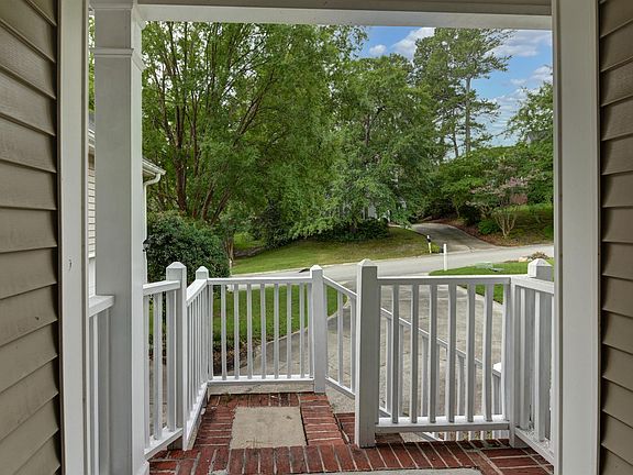 5th image of 120 Glenbrooke Cir