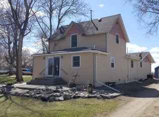 301 N 3rd St, Waubay, SD 57273