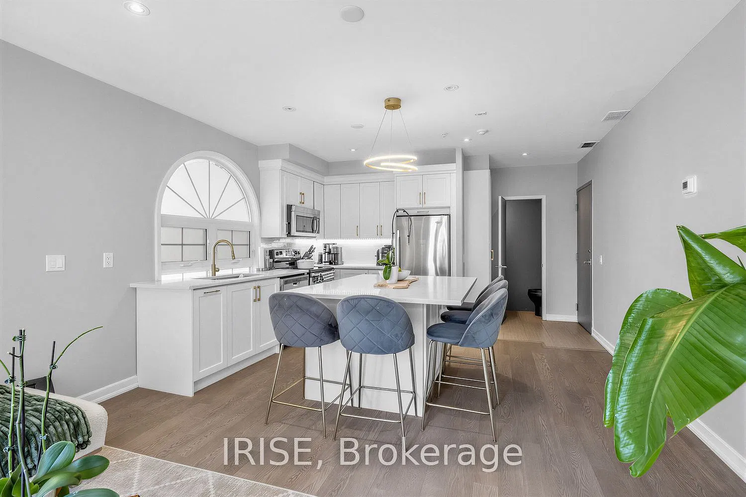 3 bed, $4,975 — Photo 3