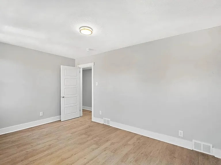 408 E 8th Ave — Photo 6
