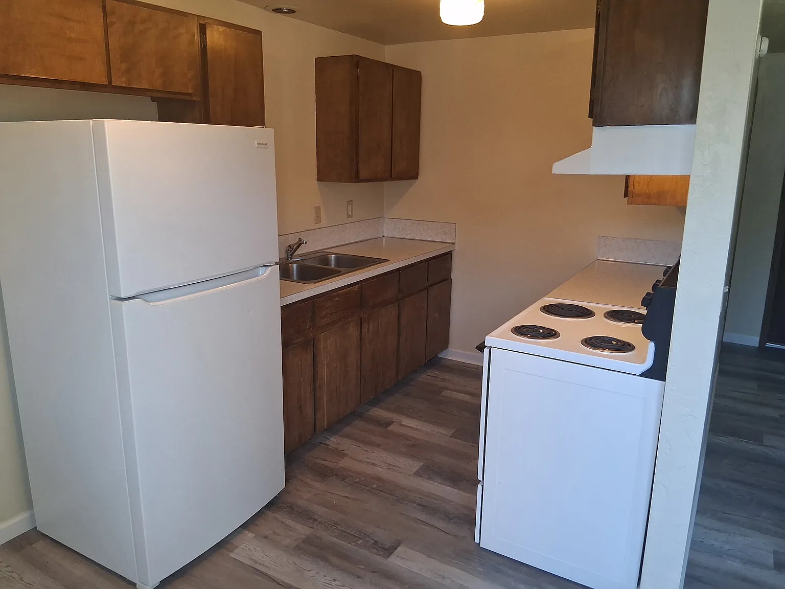 2 bed, 750 sqft, $1,100 — Photo 2